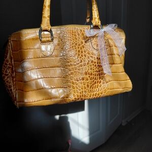 Elegant Crocodile Pattern Tan Handbag